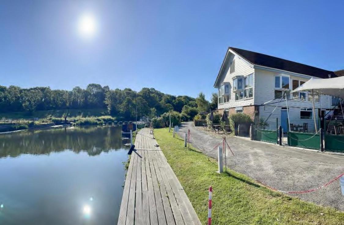 The Riverside Inn Saltford Εξωτερικό φωτογραφία