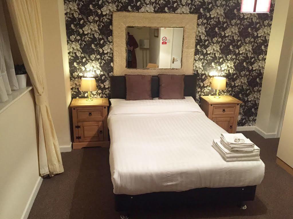 The Riverside Inn Saltford Εξωτερικό φωτογραφία